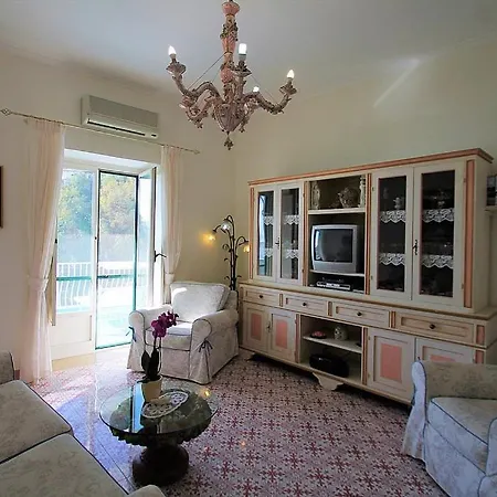 Sleeps 2 Air Con Wifi Apartment *
