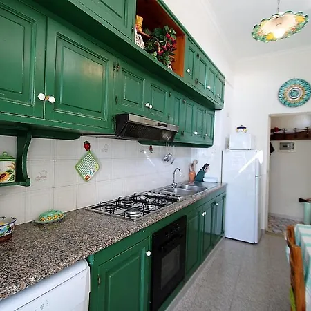 Sleeps 2 Air Con Wifi Apartment *